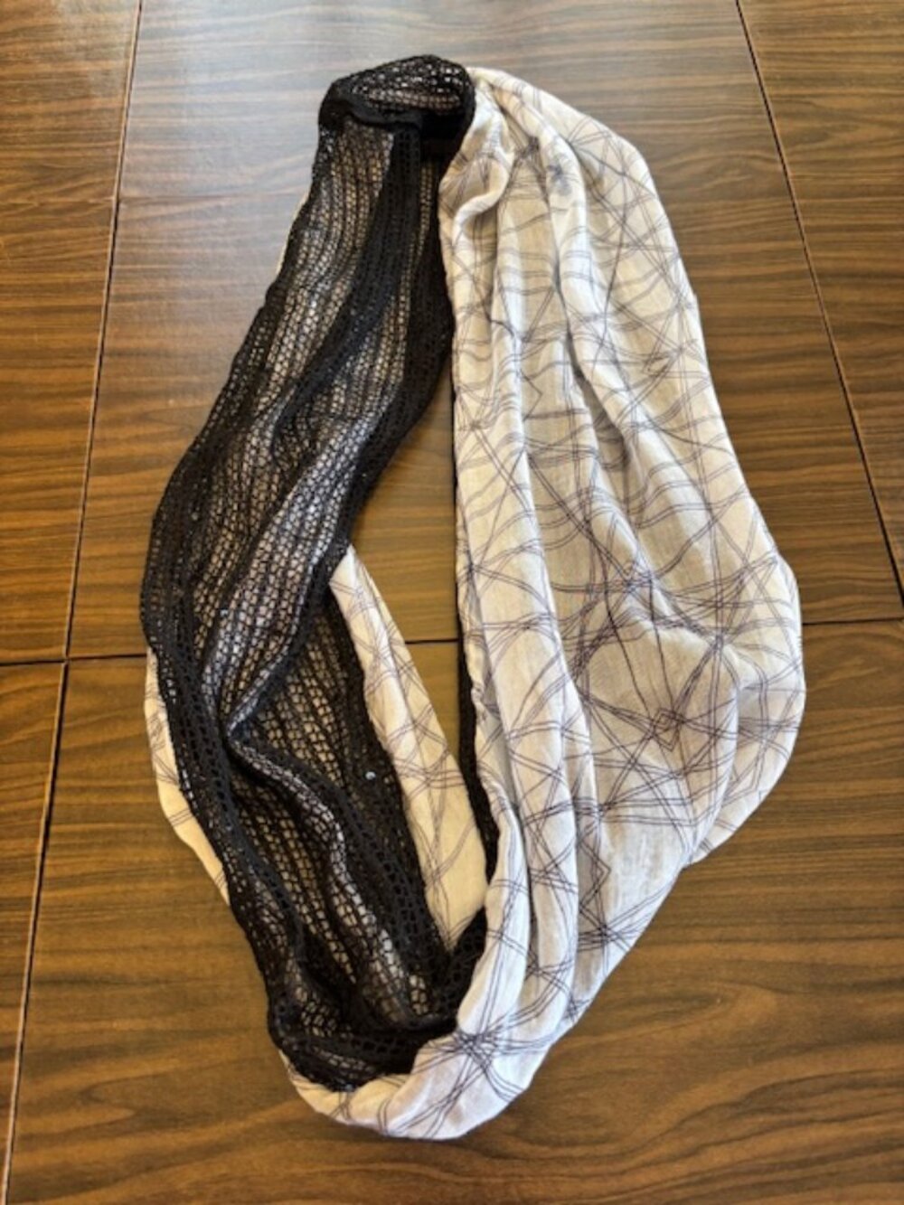 Assorted Patterned Scarves- 5 Total - Picture 7 of 7